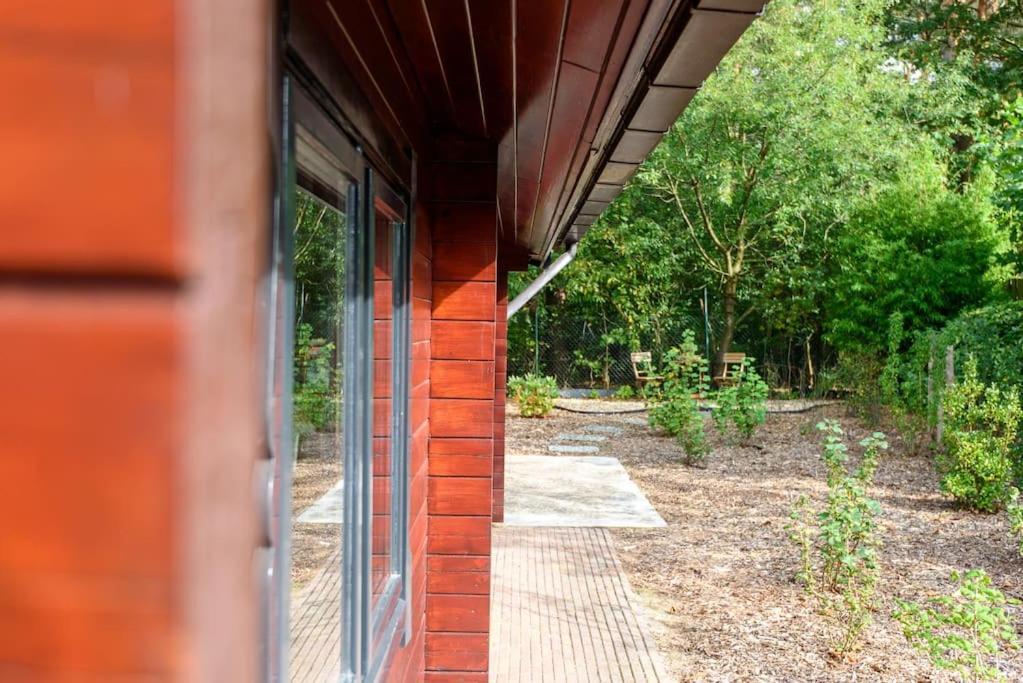 Spacious Wooden Cottage With Infra-Red Sauna At Veluwe Putten Exterior foto