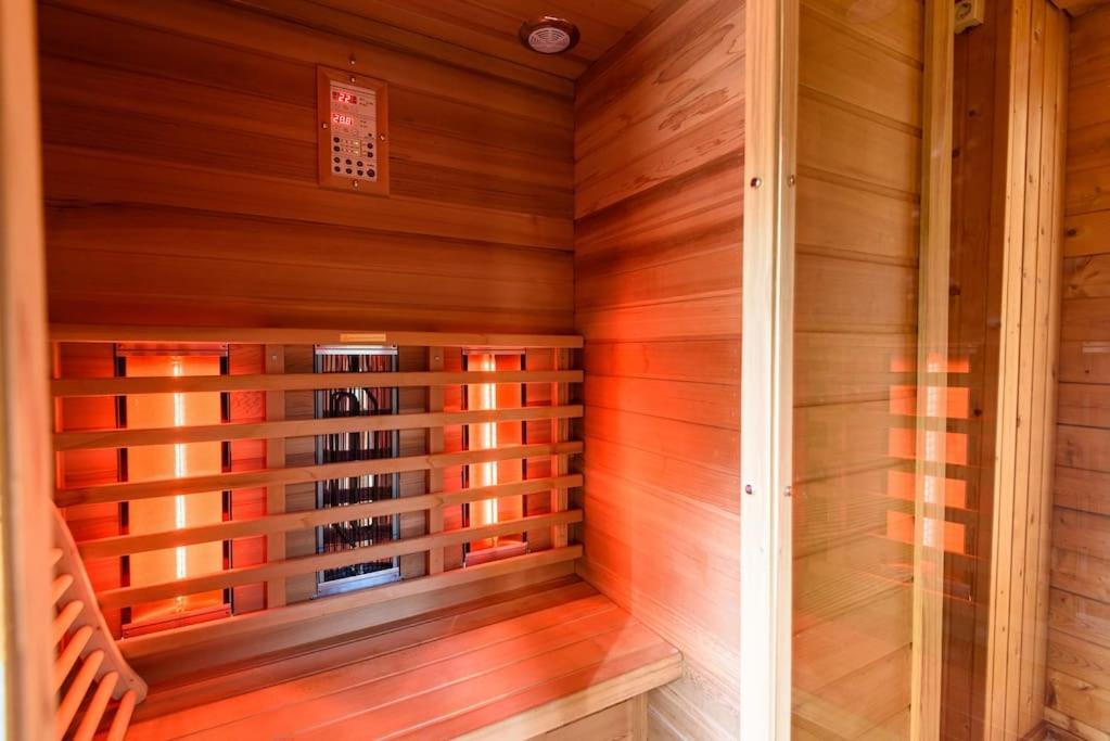 Spacious Wooden Cottage With Infra-Red Sauna At Veluwe Putten Exterior foto